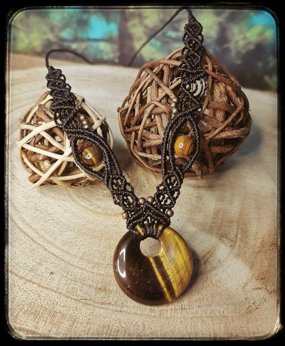 Collier micro-macramé  "OEIL DE TIGRE"